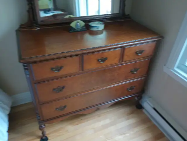 Commode Antique avec Miroir Pivotant