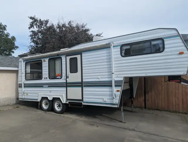 1995 Westwind 5th Wheel Trailer