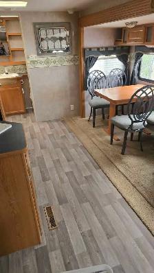 28' travel trailer - Photo 3