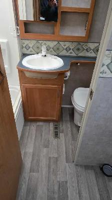 28' travel trailer - Photo 5