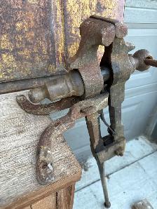 Vintage Blacksmith Post Vise Leg Vise Blacksmithing Tools - Photo 2