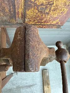 Vintage Blacksmith Post Vise Leg Vise Blacksmithing Tools - Photo 4
