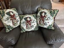 Christmas Tapestry throw pillows. Set of Three - Photo 2