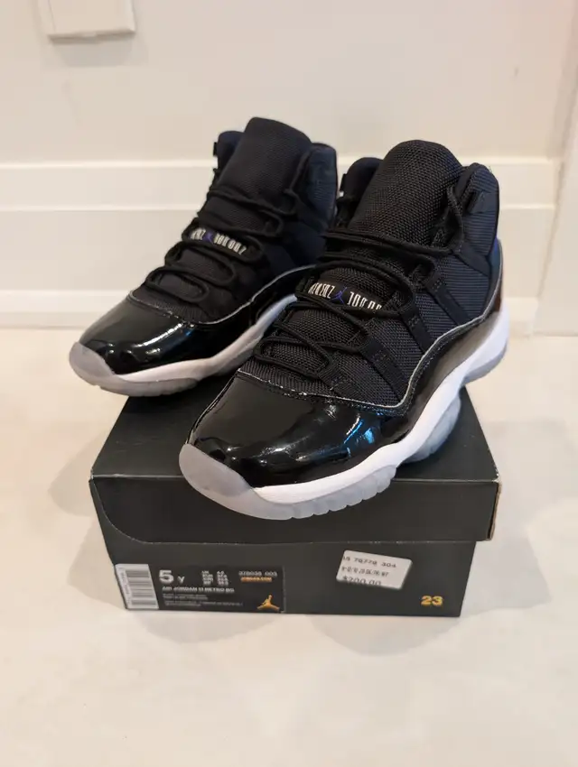 Air Jordan 11 Retro BG Black/ Concord White Size 5 Y Women's 6.5