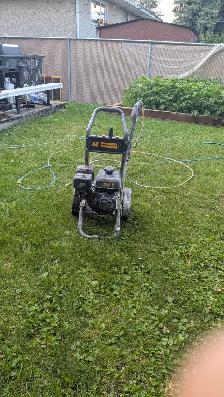 Gas powered pressure washer