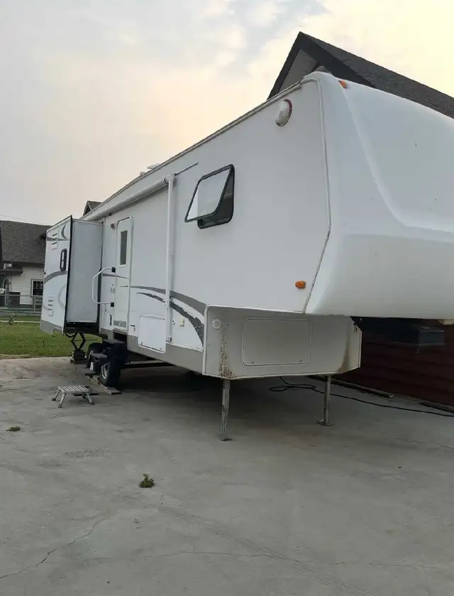2005 KZ Sportsmen Fifth Wheel