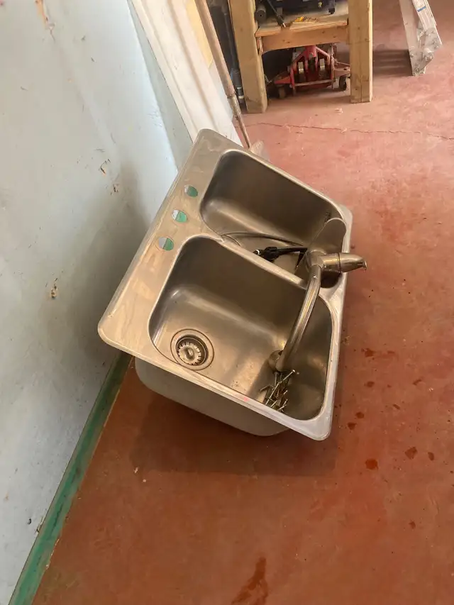 Kitchen sink with faucet