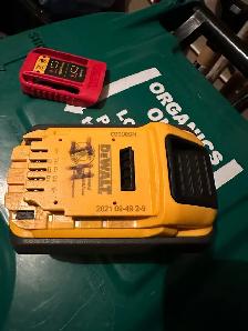 broken dewalt 20/60V flex volt battery - Photo 3