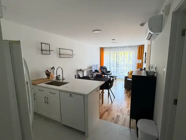 Condo une chambre meublé / one bedroom furnished condo