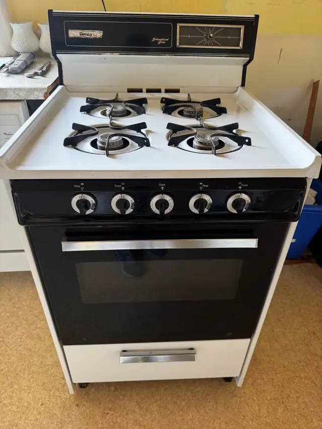 Apartment size gas stove