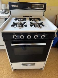 Apartment size gas stove