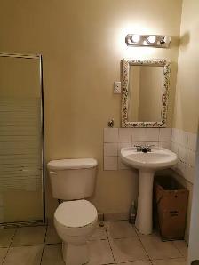Funished Room With Private Bathroom Near SkyTrain, SFU, BCIT - Photo 3
