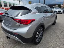 2017 Infiniti QX30 AWD Nav / PanoRoof / Leather / Rear Camera - Photo 8