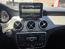 2015 Mercedes-Benz GLA-Class GLA 250 4Matic  Nav / Sunroof / Le - Photo 18