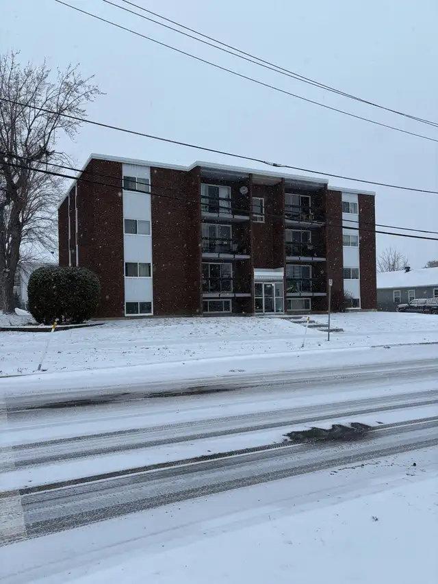 Cornwall. 141 5th St. W. Two bed. Apt. for rent