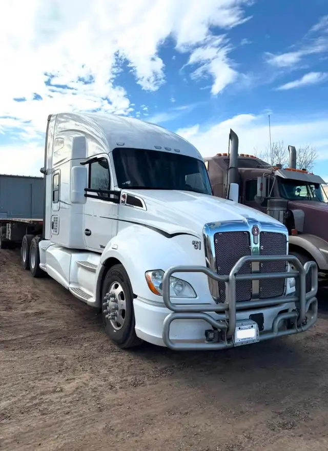 Flat Bed Truck Driver Needed ASAP (Triaxle / Tridem)