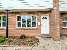 Beautiful 2 Bedroom Townhome in Orangeville - Photo 3