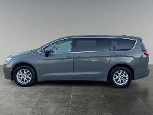 2023 Chrysler Pacifica Touring L - Photo 2
