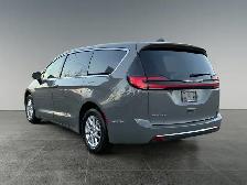 2023 Chrysler Pacifica Touring L - Photo 4