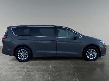 2023 Chrysler Pacifica Touring L - Photo 8
