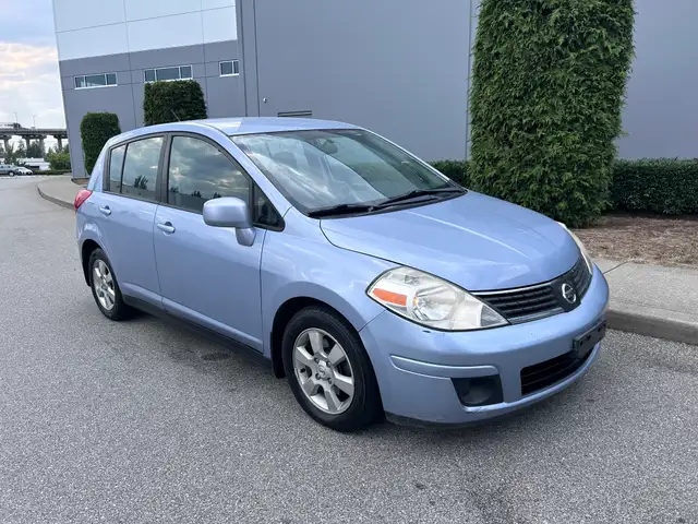 2009 Nissan Versa 5dr HB I4 CVT 1.8 SL Ltd Avail