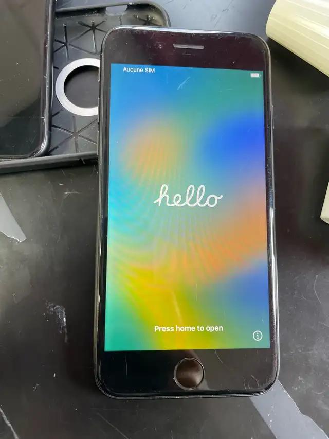 A vendre 2 IPhones 8 déverrouillés