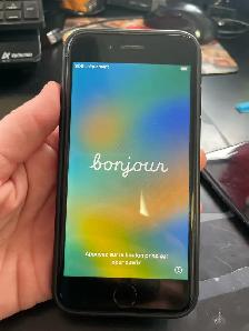 À vendre IPhone 8 64G débloqué