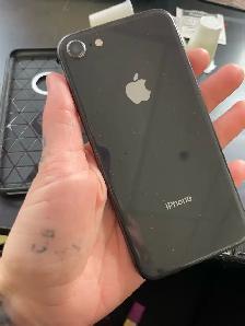 À vendre IPhone 8 64G débloqué - Photo 2