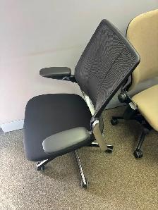 Humanscale Liberty Task Chair-Excellent Condition-Call us! - Photo 3