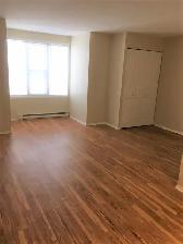 GREAT DOWNTOWN LOCATION - walk to KHSC, Queens, 13 mins