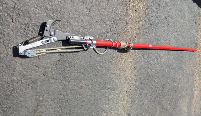 Tree Pruner extendable to 16' in Sylvan Lake. Excellent conditio