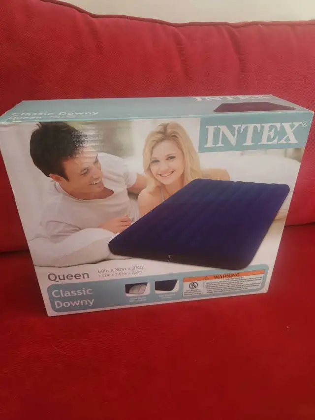 NEW QUEEN AIR MATTRESS