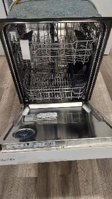 Dishwasher - 24' Insignia NS-DWRF2WH3 Built-In Top Control - Photo 2