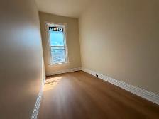 FRESHLY RENOVATED SPACIOUS 3 BDRM TOWNHOUSE – EDGE OF DOWNTOWN! - Photo 10