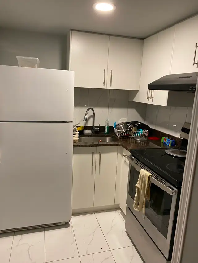 2 Bdroom Legal Basement Suite By School, Park, Transit, Shopping