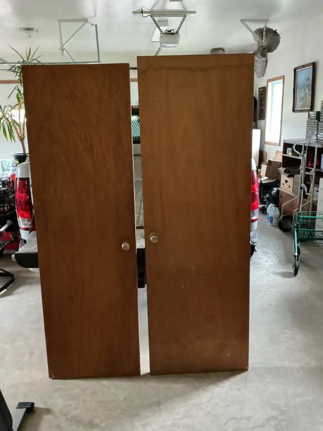 Wooden doors for indoor.