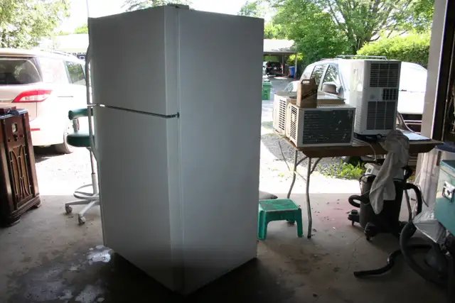 Frigo frigidaire réfrigérateur fonctionnel 100$