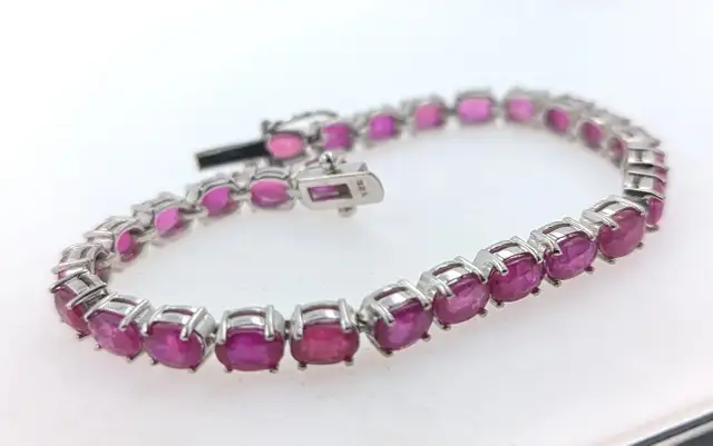 14.8 ct Certified Silver Ruby gemstone bracelet
