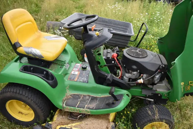 John Deere Lawn Tractor