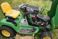 John Deere Lawn Tractor