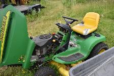 John Deere Lawn Tractor - Photo 2