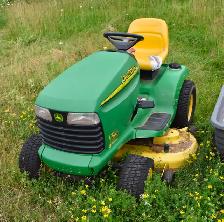 John Deere Lawn Tractor - Photo 5