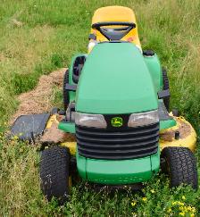 John Deere Lawn Tractor - Photo 6