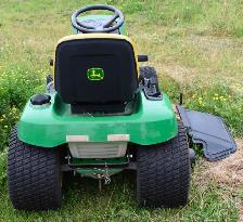 John Deere Lawn Tractor - Photo 8