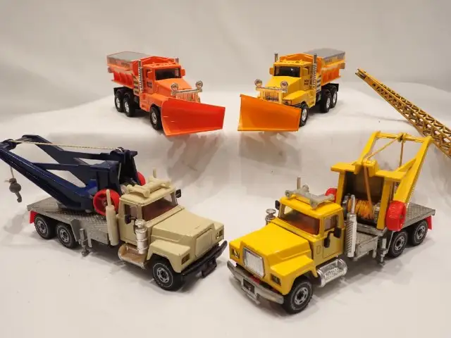 Siku Die Cast Toy Utility & Snow Trucks