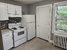 GREAT LOCATION! LARGE BRIGHT 2BDR! - Photo 2
