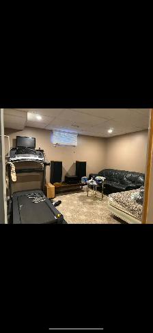 560$/month included everything in LAKEVIEW AREA- center mall - Photo 3
