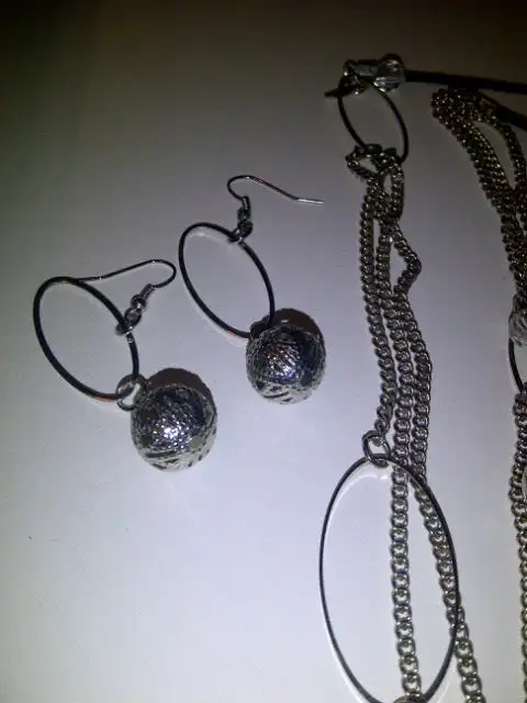 SET NEUF ARGENT: COLLIER 20'HAU BOUCLES D'OREILLES $10.00 LE SET