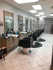 Barbier/iere /Coiffeur/euse pour hommes demande - Photo 3