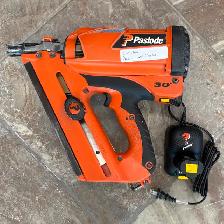 Paslode Cordless 30 Degree Framing Nailer with Battery & Charger - Photo 2